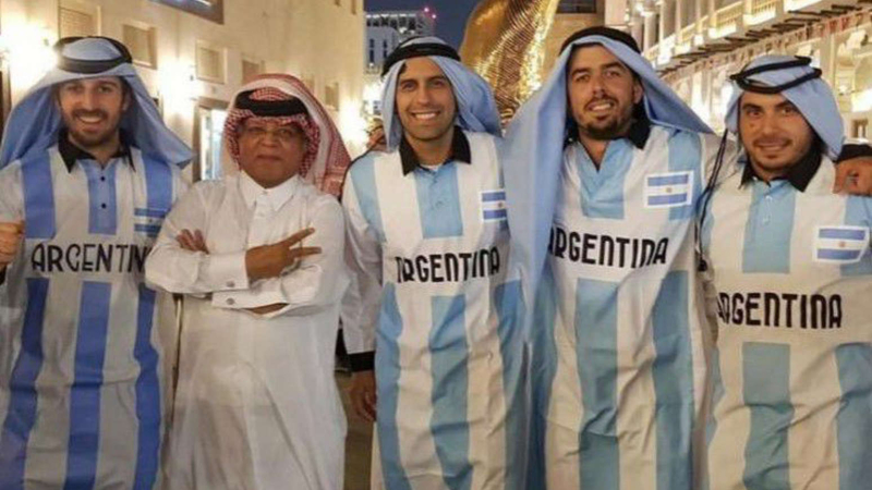 Un santiagueño vive en Qatar y tiene un emprendimiento que es furor en la previa del Mundial
