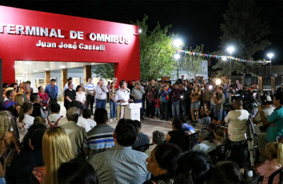 En Castelli Capitanich inauguró obras en la terminal y cancha de hockey