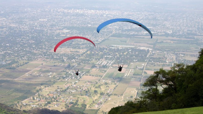 Una de las pistas de parapente más reconocidas del mundo para el vuelo libre está en Argentina