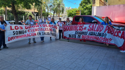 Bioquímicos y odontólogos se movilizan a la Legislatura por la ley de bonificiaciones