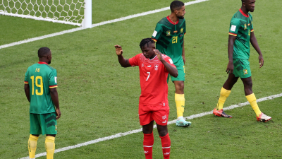 Hizo el gol suizo ante Camerún pero no lo festejó: nació en el país africano