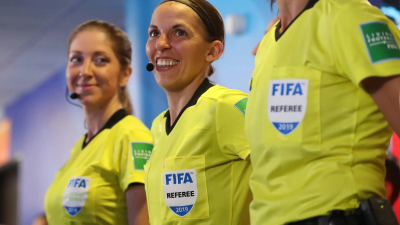 Sthephanie Frappart será la primera mujer en dirigir un partido mundialista
