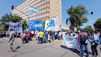 Protestas y caos en el tránsito, en el microcentro de Resistencia