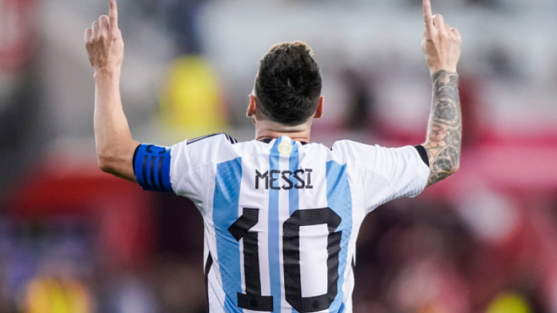 Messi se despide de los Mundiales con un nuevo récord y un sueño universal