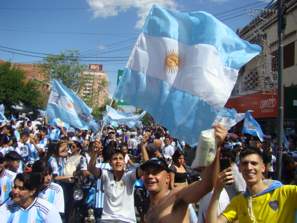 Festejos en Resistencia por la obtención de la Copa del Mundo por parte de la Selección Argentina de Fútbol en el Mundial de Qatar2022. 18-12-22. Foto: Fabián Maldonado/NORTE.