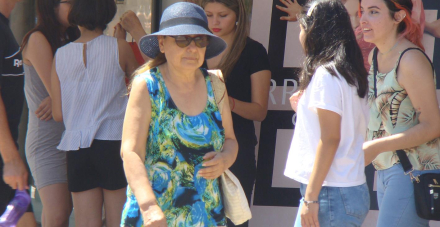 calor doña sombrero.JPG copy