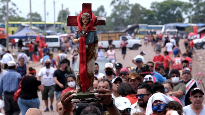 Miles de personas llegaron a Mercedes para rendir homenaje al Gauchito Gil
