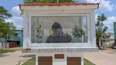 A los gritos insultaban la imagen del papa Juan Pablo II y fueron expulsados del pueblo