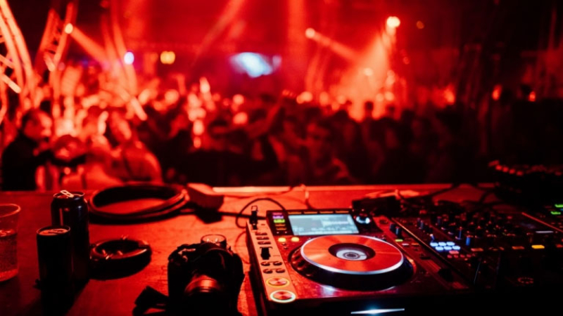 Viernes de techno en Iza Volt