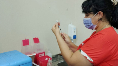 Llegaron 1800 dosis de la vacuna Pfizer "bivalente"‘ contra el Covid-19