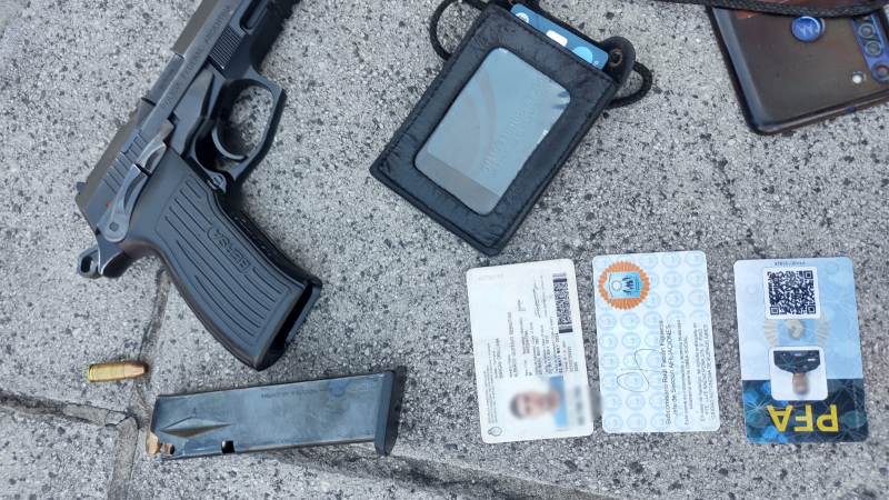 Intento de femicidio: un policía de la Federal baleó a su expareja en plena calle