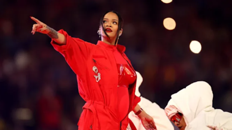 Superbowl LVII: el impactante show de Rihanna embarazada en el entretiempo de la gran final entre Kansas City Chiefs y Philadelphia Eagles