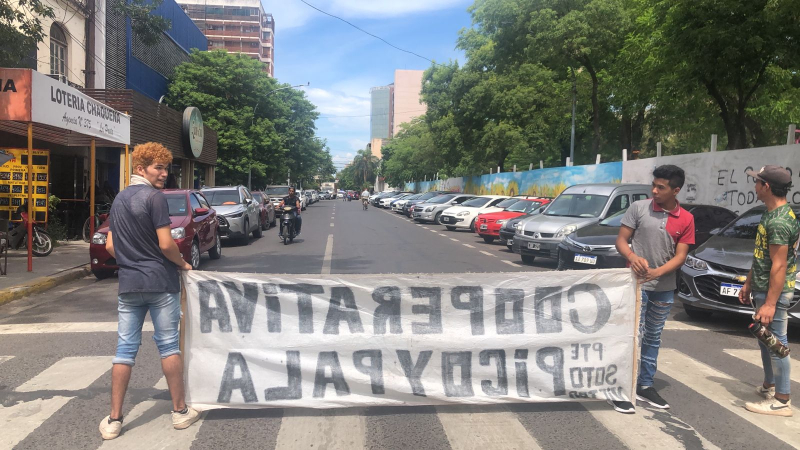 La cooperativa Pico y Pala, se manifestó en la avenida 9 de Julio