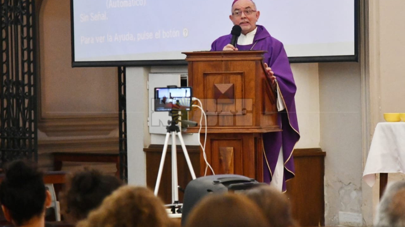 "Dios es el único que puede levantarnos de nuestras cenizas", afirmó Dus