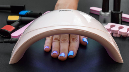 manicura-semipermanente-el-secador-de-unas-ultravioleta-tiene-riesgos_fdeff15d_1280x720.jpg