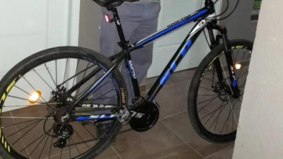 Sufrió un robo a mano armada y pide ayuda para encontrar su bicicleta y documentación
