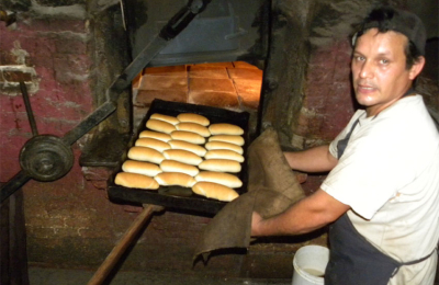 Tres generaciones le dieron 90 años de vida a la panadería La Espiga de Oro