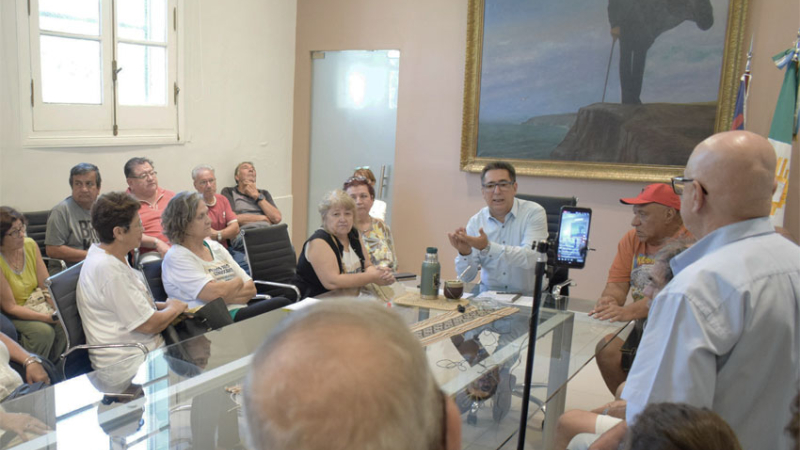 El intendente y jubilados analizaron propuesta salarial para el semestre