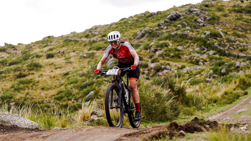 Mónica Yaczuk dio la nota en la "Vuelta Altas Cumbres" de Mountain Bike