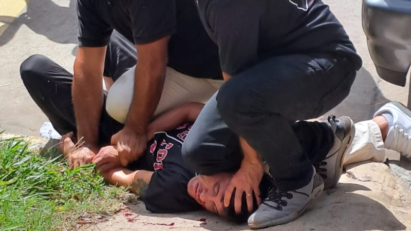 Intentó robar frente a cientos de niños y fue reducido por custodios del fiscal Sabadini