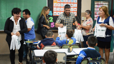 El Municipio de Resistencia relanzó la entrega de útiles escolares