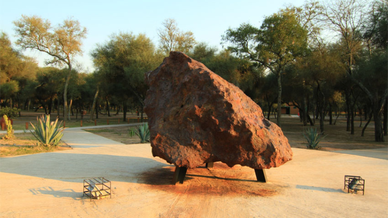 Descontrolada venta de meteoritos chaqueños en el exterior