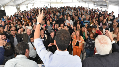 Primer mensaje de Cristina tras bajarse Alberto: "Seguir trabajando para la felicidad del pueblo"