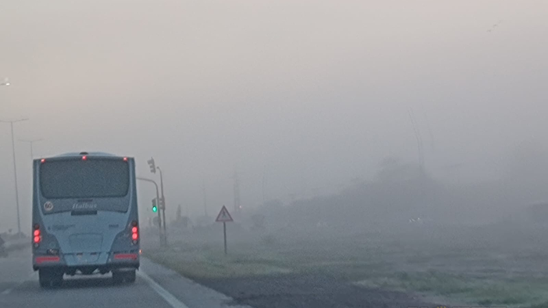 La ciudad amaneció con una densa niebla: hubo reducción total de visibilidad durante las primeras horas