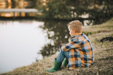 niño en el puente.jpg