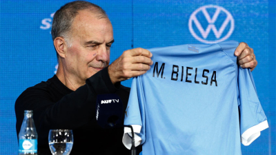 Bielsa fue presentado en Uruguay