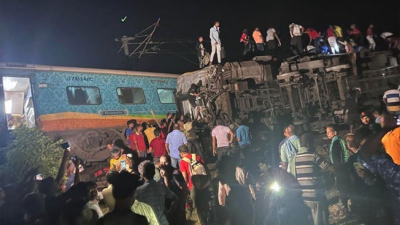 Al menos 50 personas murieron en un accidente de tren en el este de India