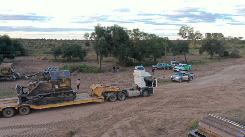 Bosques secuestró cuatro topadoras al norte de Avia Terai
