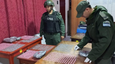 Clorinda: encuentran una caja de zapatillas con 2.518 pastillas de éxtasis