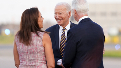 Biden llega a Helsinki para dar la bienvenida a Finlandia a la OTAN