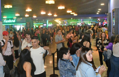 La barbiemanía también pintó de rosado los cines en Resistencia