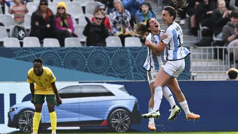 Argentina despertó a tiempo y conserva las chances de clasificación