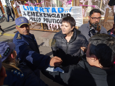 Gloria enfrentamiento 3.jpg