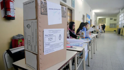Comienzan a cobrar autoridades de mesa de las PASO provinciales