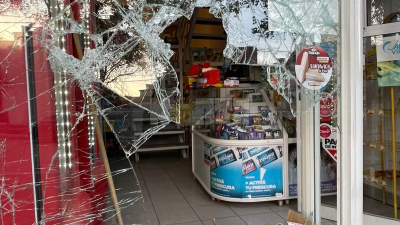 Un maxiquiosco en pleno centro fue víctima de un robo en banda