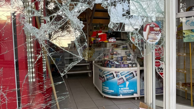 Un maxiquiosco en pleno centro fue víctima de un robo en banda