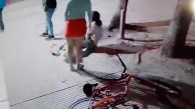 Resistencia: la tiraron al suelo para robarle la mochila