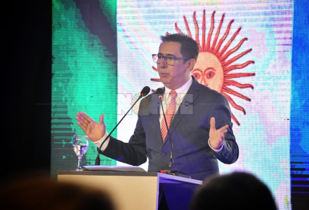 gustavo debate 2023.jpg