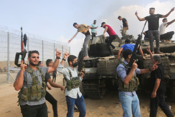 Israel en guerra con Hamas: las fotos de un día lleno de sangre, bombas y desesperación