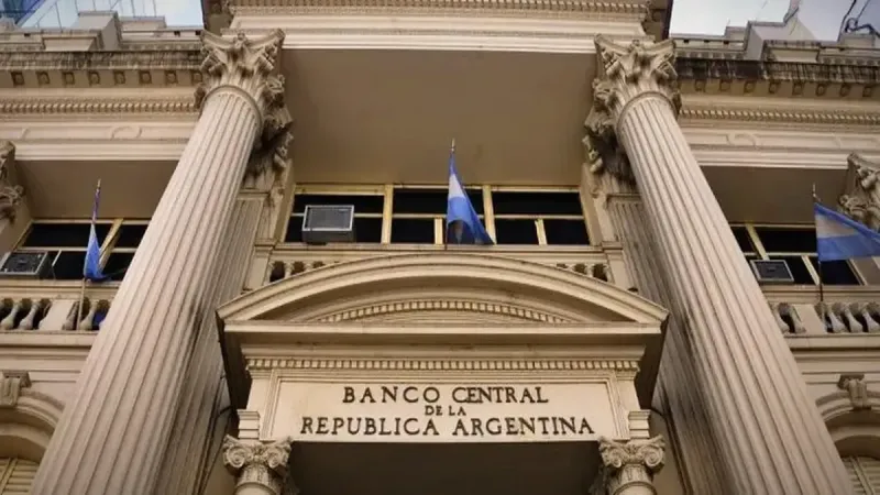 El Banco Central subiría la tasa de interés en medio del alza del dólar y de la inflación