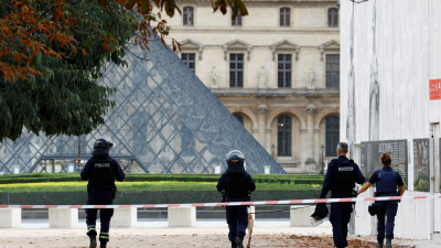 Evacúan el Museo del Louvre en París y el Palacio de Versalles por "razones de seguridad"