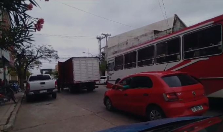 camion mal estacionado.JPG