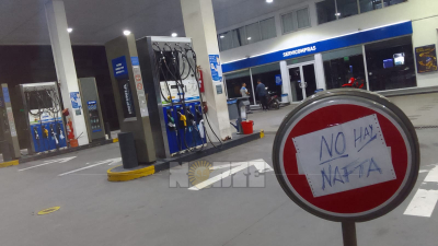 Gobierno y petroleras acordaron la importación de 10 barcos para garantizar el abastecimiento de combustibles
