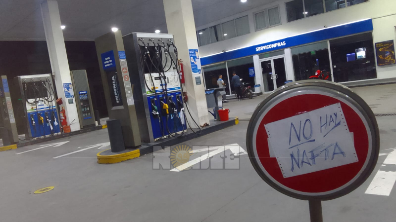 Gobierno y petroleras acordaron la importación de 10 barcos para garantizar el abastecimiento de combustibles
