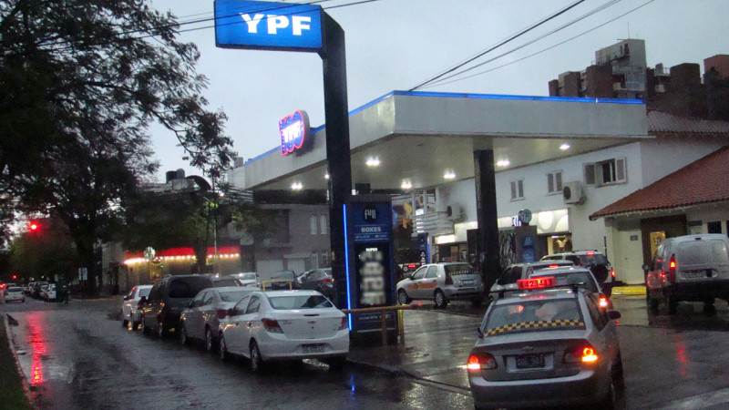 Este viernes, vuelve a subir el precio de los combustibles