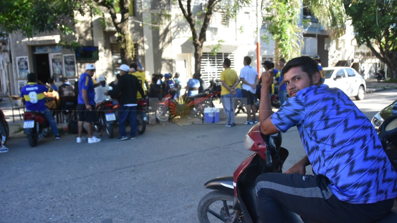 La marea xeneize pobló los bares de Resistencia